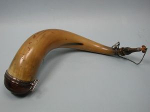 Cuerno para beber de cerámica con vaso vikingo festivo hecho a mano para hidromiel y cerveza para fiestas navideñas y saludos festivos - Product Image 4