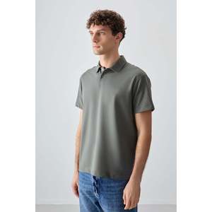 Camiseta Básica para Hombre Color Caqui-88381, Algodón Grueso de Textura Suave con Cuello Polo, Corte Holgado, Hecha de Tela Oxford - Product Image 2