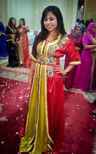 Vestido caftán de dos piezas especial para boda marroquí con encaje y bordado - Product Image 2