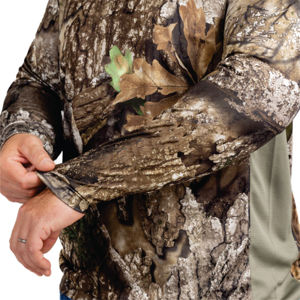 Manténgase Oculto con la Camisa de Manga Larga Realtree APX, Rendimiento y Estilo para su Equipo de Actividades al Aire Libre - Product Image 6