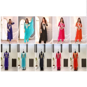 Nouvel ensemble Kurta trois pièces à la mode avec chemisier tubulaire prêt à porter pantalon Kurta élégant et chemisier intérieur pour un look Fusion moderne - Product Image 1