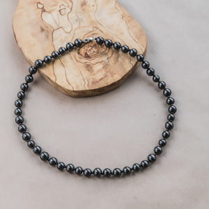 Collar de Shungita con 48 cuentas redondas pulidas de 0.35 pulgadas (9 mm) con cuentas negras tipo semilla y cierre de cadena, longitud del collar 20 pulgadas. - Product Image 2