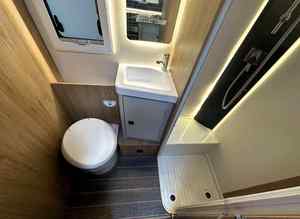 Autocaravana RV CAMPER Clase A con Volante a la Izquierda 2024, 4 Plazas, Emisión Euro IV, SUV, Motor de 4.5L, Transmisión Automática, Asientos de Cuero, Aire Acondicionado - Product Image 3