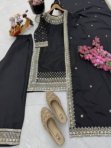Ensemble de fête de mariage moderne Chinon : Lehenga, Kurta et pantalon imprimés devant/arrière avec Dupatta, séchage rapide, en tissu Rayon - Product Image 6