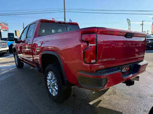 Chevrolet Silverado 3500 d'occasion en excellent état, modèle 2024 - Product Image 3