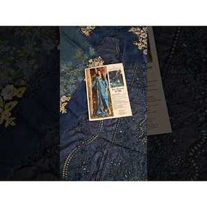 Conjuntos de Traje para Mujer Sardinia TALES of PETALS Luxury Lawn '26, Flores Azules TC-1561 - Product Image 2