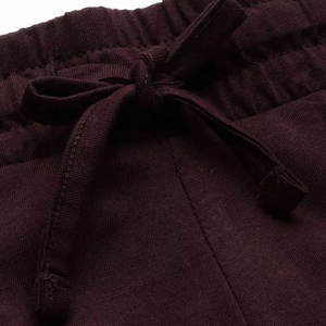 กางเกงขาสั้นออกกำลังกายสำหรับผู้ชายน้ำหนักเบายืดได้สีพื้นและโลโก้ที่ปรับแต่งได้ - Product Image 4