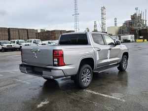 Mitsubishi L200 Triton Sportero 2.4L Turbo Diésel USADO, ALTO RENDIMIENTO DE VENTAS, NUEVO MODELO, 5 asientos - Product Image 5