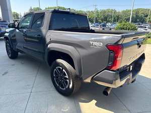 Toyota Tacoma TRD Sport 2025 SUV Gris Phares à LED Transmission Automatique Pneus R19 Moteur Essence 5 Places Intérieur Tissu - Product Image 2
