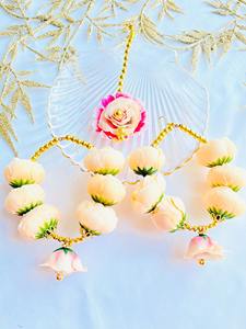 Ensemble de bijoux traditionnel rose clair cauri coquille pour Mehndi mariée à la main collier floral boucles d'oreilles et Maang Tikka - Product Image 3