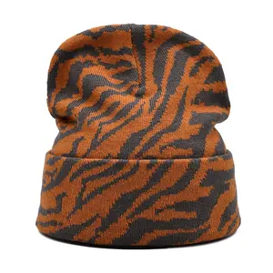 Gorro de punto acanalado Sombreros Acrílico de gran tamaño Logotipo personalizado Unisex Color marrón/Negro Gorro de invierno de alta calidad - Product Image 4