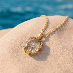 Collier pendentif Jeulia en acier inoxydable plaqué or avec quartz naturel transparent en forme d'étoile - Product Image 5