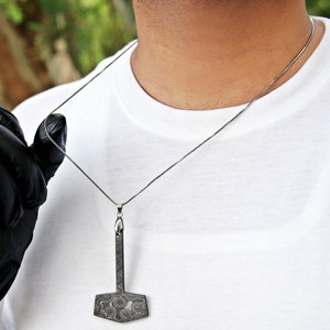 Collar con colgante de martillo de Thor de acero de Damasco para hombre, estilo vintage, regalo temático, regalo de cumpleaños, regalo para él, colgante personalizado - Product Image 2