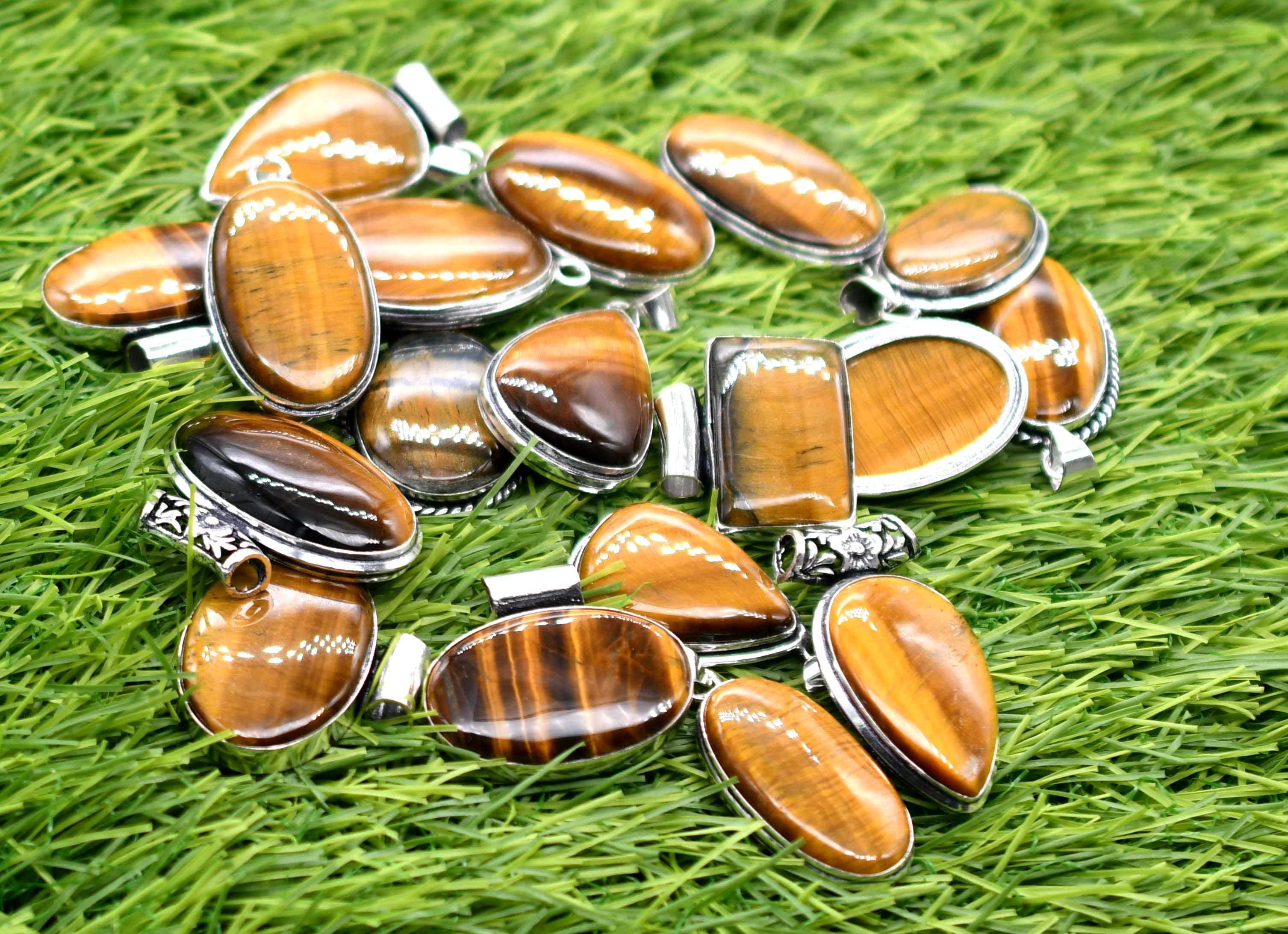 สีน้ำตาล