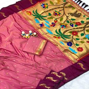 Sari de Seda Suave Premium VASTRA COTTAGE, Tejido Zari Rico, Diseño Elegante de Loro con Pallu Natural y Blusa en Contraste - Product Image 3