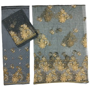 Robe de mariée africaine florale de haute qualité, ornée de pierres et de perles faites à la main, couleur et tissu personnalisables, 100% polyester, style Dobby, pour mariage et soirée - Product Image 1