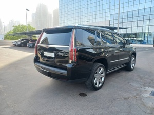 ENVÍO RÁPIDO PARA CADILLAC ESCALADE 2017 RHD-LHD, SUV Usado GCC con Control de Crucero Adaptativo, Asientos de Cuero, Tracción AWD - Product Image 2