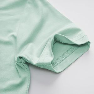 Kandari Sports Supply Summer Men's Gym Casual Camisa sólida Conjuntos cortos al por mayor con logotipo personalizado Bordado Camiseta Pantalones cortos Conjunto - Product Image 5