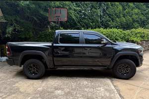 รถแรม 1500 TRX ปี 2022 วิ่งมาแล้วประมาณ 9,200 ไมล์ เครื่องยนต์ V8 ซูเปอร์ชาร์จ 702 แรงม้า ระบบขับเคลื่อน 4 ล้อ - Product Image 2