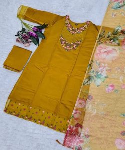 Vestido de tendencia Georgette Seasonable Salwar Kameez Wear con detalles elegantes de volantes. - Product Image 4