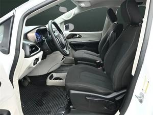 2021 para Voyager L Volante a la Izquierda 7 Asientos Emisión Euro IV - Product Image 3