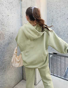 Conjunto de Ropa Deportiva Informal con Capucha para Mujer, Personalizable al por Mayor, de Invierno, Corta, Lisa, de Ajuste Regular - Product Image 2
