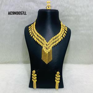 Conjunto de collar con abalorio de Material de latón chapado en oro para mujer, caja con forma de flor, cadena, regalo de fiesta de boda - Product Image 1