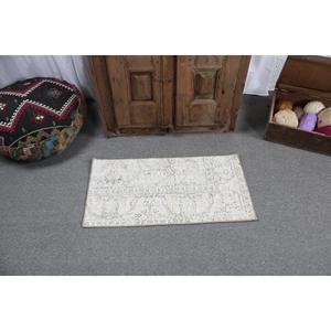พรมวินเทจตุรกี ขนาด 1.5x3 ฟุต ลายต้นไม้และพืชสีขาว - Product Image 3