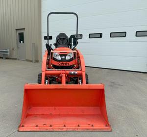Tracteur diesel Kubota BX25D 4x4 sub-compact avec chargeur frontal et arrière, prêt pour l'agriculture - Product Image 4