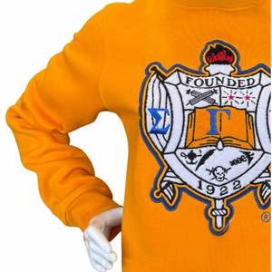 SGRho Shield Chenille Sweat Doux Premium Coton Crewneck Broderie Sigma Gamma Rho Grec Sororité Vêtements pour Femmes - Product Image 5