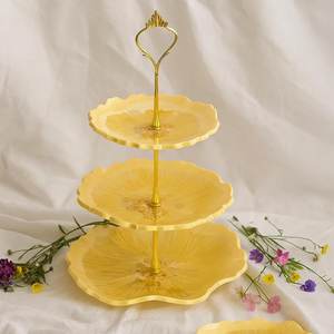 Support à gâteau en résine de qualité supérieure Plateau de table de couleur jaune pour mariage et Occasions Support à gâteau pour hôtels Support en métal d'aspect moderne - Product Image 4