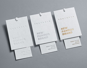 Étiquettes suspendues personnalisées de luxe <span class=keywords><strong>en</strong></span> <span class=keywords><strong>carton</strong></span> blanc 800 g/m² <span class=keywords><strong>pour</strong></span> vêtements - Product Image 5