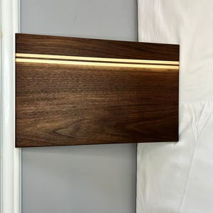 Planche à découper en bois de qualité supérieure pour les collations, le fromage, la charcuterie, taille personnalisée avec poignée en résine époxy, conçue pour une utilisation en cuisine - Product Image 1