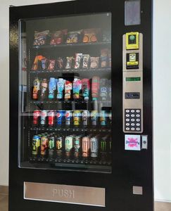 Distributeur automatique commercial à forte demande pour collations et boissons alimentaires Nouveau distributeur automatique commercial à pièces, en espèces ou par carte - Product Image 6