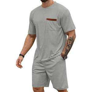 Ropa deportiva de dos piezas con logotipo personalizado para hombre, camiseta y pantalones cortos combinados diseñados para actividades de verano, entrenamiento y marca - Product Image 6