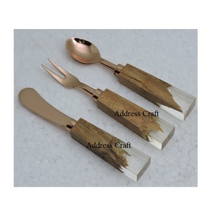 Couverts à manche en bois d'acacia et résine Coffret cadeau 3pcs Couteaux à fromage Set de luxe Couverts de Noël Fourchette Cuillère Couteau à beurre Set - Product Image 3