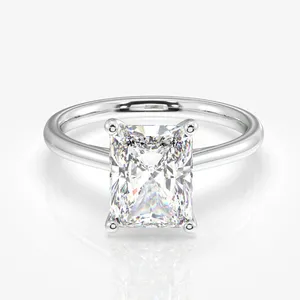 Anillo de Compromiso Clásico con Diamante Moissanite de Corte Radiante, Anillo de Bodas Clásico de Plata de Ley - Product Image 5