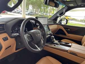 L_ex_us LX 600 Premium AWD 2022 / Disponible para la Venta con Bajo Kilometraje / Motor de Gasolina / Auto Usado en Excelentes Condiciones, Sin Accidentes ni Problemas - Product Image 4