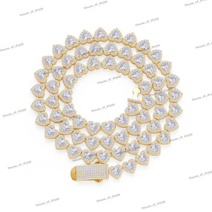 Collier de diamants en forme de coeur en argent 925 avec réglage de pavé de halo Collier de diamants Moissanite taillés en coeur Collier glacé de luxe - Product Image 3