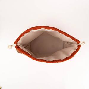 Pochette cosmétique de voyage en nylon de qualité supérieure sac de maquillage à fermeture à cordon pour un rangement et une organisation faciles - Product Image 6