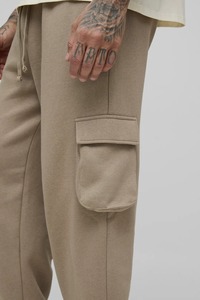 Pantalones de hombre extragrandes personalizados, color sólido, lavado a medida, logotipo impreso DTF personalizado con bolsillo cargo lateral, pantalones de chándal para hombre de hip hop - Product Image 3