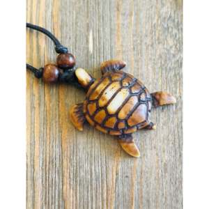 Collier pendentif tortue en bois fait main de style bohème avec chaîne perlée, cadeau vintage - Product Image 3
