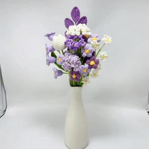 Ramo de Girasoles y Tulipanes Tejido a Mano con Ganchillo, Regalo para el Día del Maestro, para Novias y Enamorados - Product Image 3