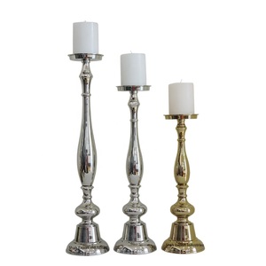 Bougeoir de pilier en métal de dernière conception en or fini pour la maison et les piliers de bougie décoratifs de table de Noël - Product Image 4