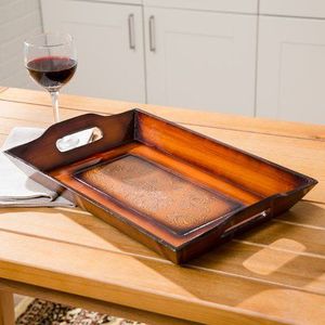 Bandeja de madera para restaurantes de estilo rústico que sirve platos y bebidas con un encanto auténtico de madera artesanal. - Product Image 3