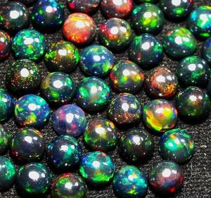 Lot en gros d'opale noire naturelle, cabochons ronds de 9 mm, calibrés, qualité commerciale, services OEM de pierres précieuses - Product Image 1