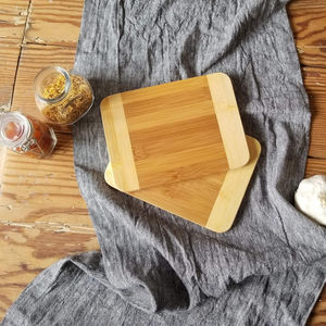 Lot de 2 planches à découper en bois de teck de forme et de taille personnalisées Merveilleuse nouveauté Planches à découper de cuisine modernes et élégantes - Product Image 4