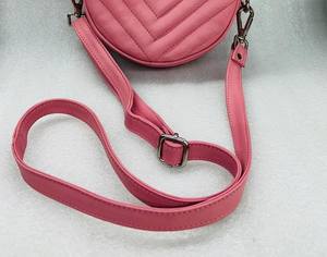 Bolso Bandolera Cruzado de Cuero Genuino para Mujer con Cierre de Cremallera Único y Correa Ajustable Desmontable - Product Image 4