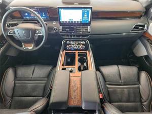 Lincoln Na0vigator Black Label 2024 Usado en Buen Estado, SUV 4x4 de 4 Puertas (Motor Turbo de 6 Cilindros y 3.5L, 10A) - Product Image 5