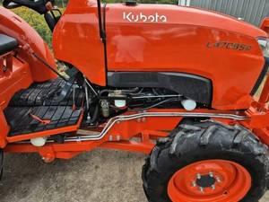 Tractor Agrícola Compacto Naranja con Ruedas, Máquina Agrícola con Cuchilla Delantera, Tractor Utilitario 4x4 - Product Image 3